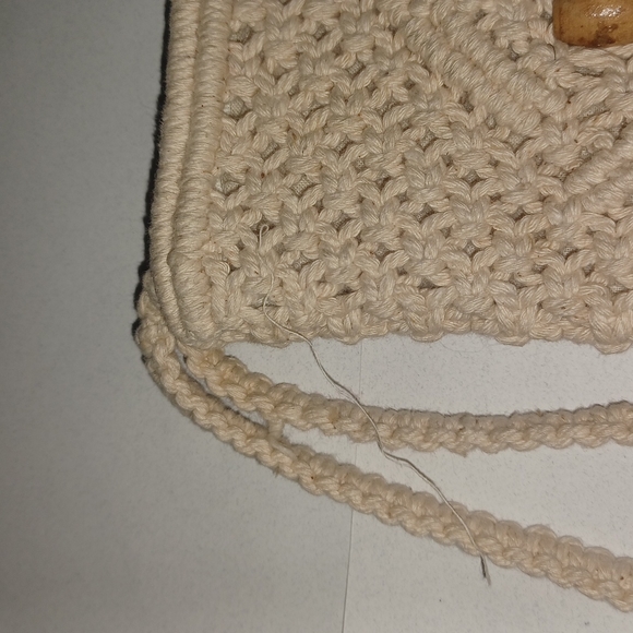 Macrame cream Wristlet clutch with wooden beads details beach - Picture 3 of 17